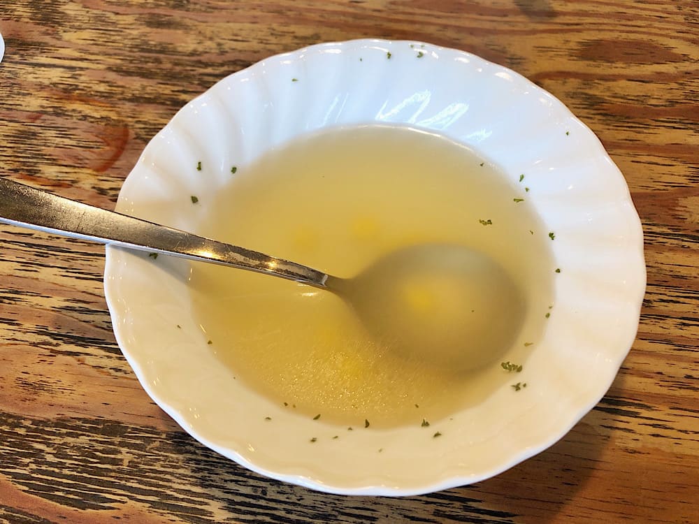 高知にある有名な鳥心のチキンナンバン定食についてくるスープ